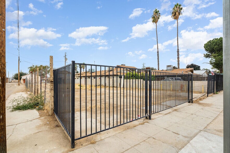 More Photos Of 919 N Chester Ave, Bakersfield Storefront Retail Office For Sale