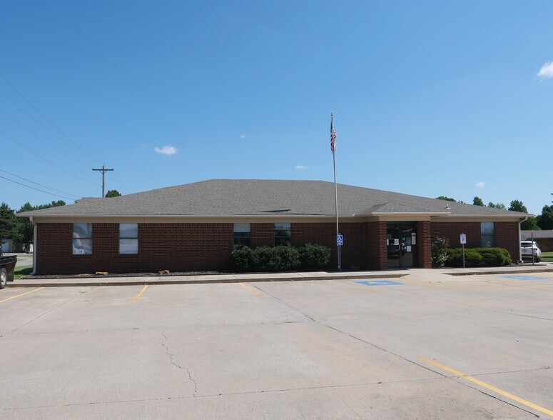 More Photos Of 1001 Petree Rd, Anadarko Office For Sale