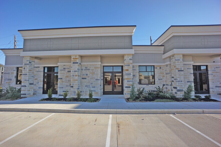 More Photos Of 633 E Fernhurst Dr, Katy Medical For Lease