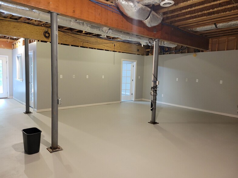 More Photos Of 182 Ben Burton Cir, Bogart Office For Sale