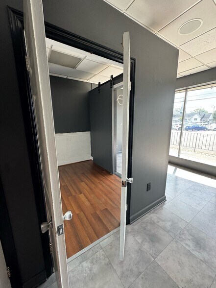 More Photos Of 20 Elm St, Oakland Storefront Retail Office For Lease