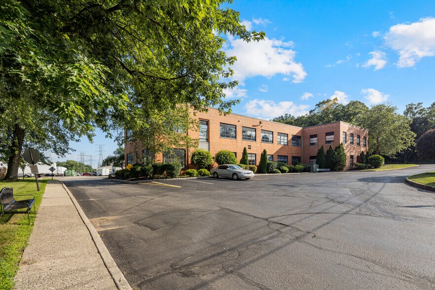 More Photos Of 65 Ramapo Valley Rd, Mahwah Unknown For Lease