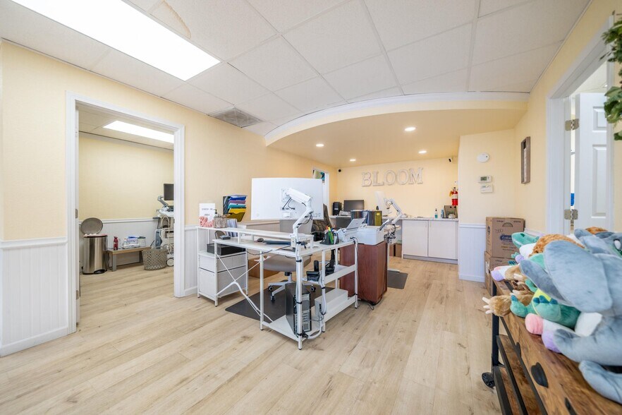 More Photos Of 1556 Hartnell Ave, Redding Office For Sale