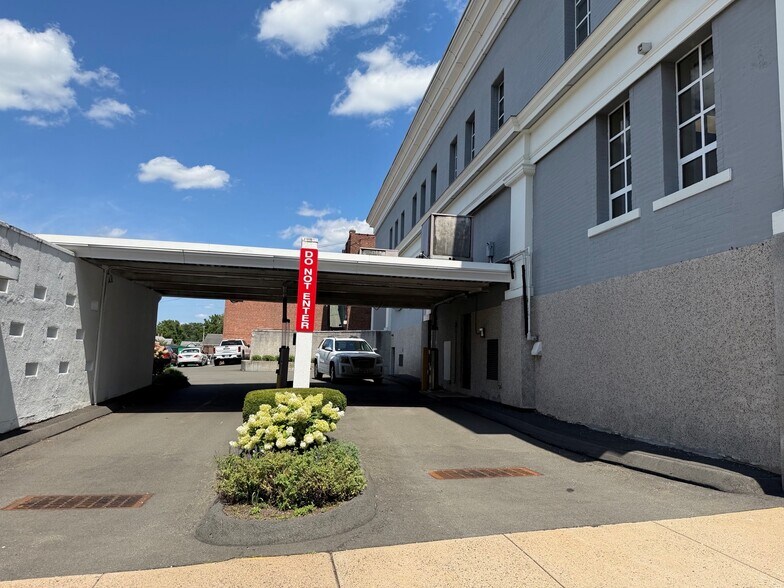 More Photos Of 2-6 N Main St, Wallingford Bank For Lease