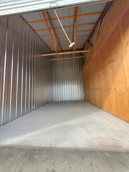 More Photos Of 301 E Rezin Ave, Albert Lea Self Storage For Sale