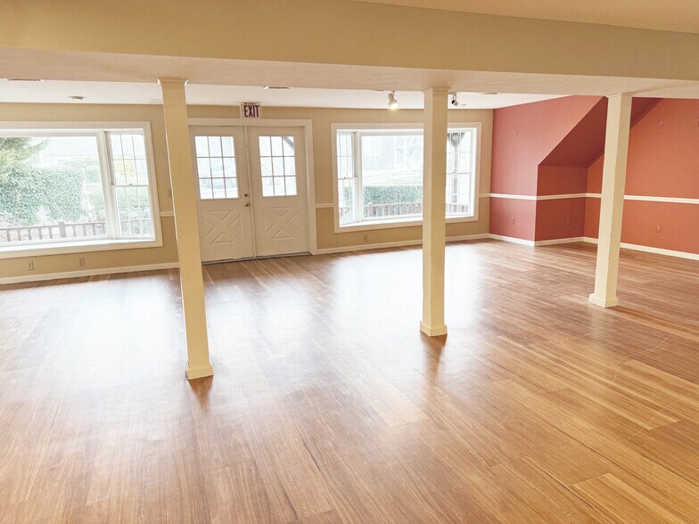 More Photos Of 450 Main St, Chatham Storefront Retail Residential For Lease