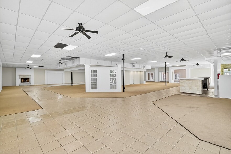 More Photos Of 3105 Cypress Creek Pky, Houston Freestanding For Lease