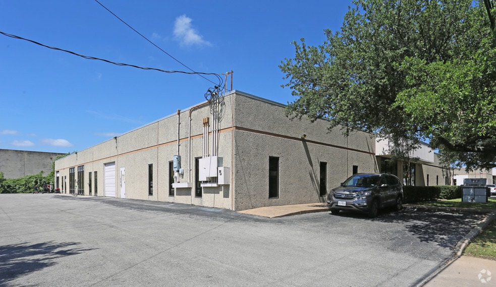 More Photos Of 2211 Denton Dr, Austin Warehouse For Lease