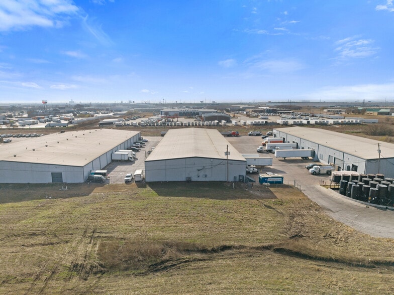 More Photos Of 812-814 Blue Mound Rd, Saginaw Warehouse For Lease