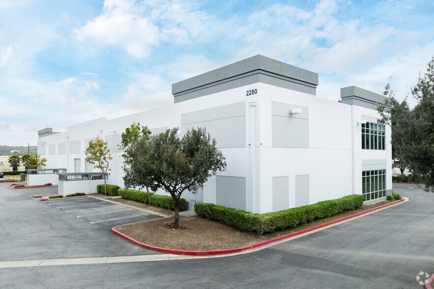 More Photos Of 2280 Valley Blvd, Pomona Warehouse For Sale