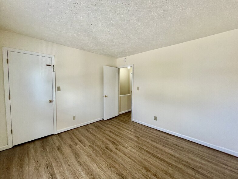 More Photos Of 5848 Aftonshire St, Fayetteville Apartments For Sale