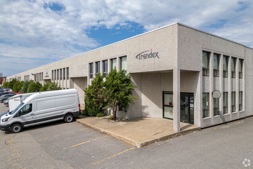 Primary Photo Of 2369-2395 Rue Rue Guénette, Saint-Laurent Light Distribution For Sale