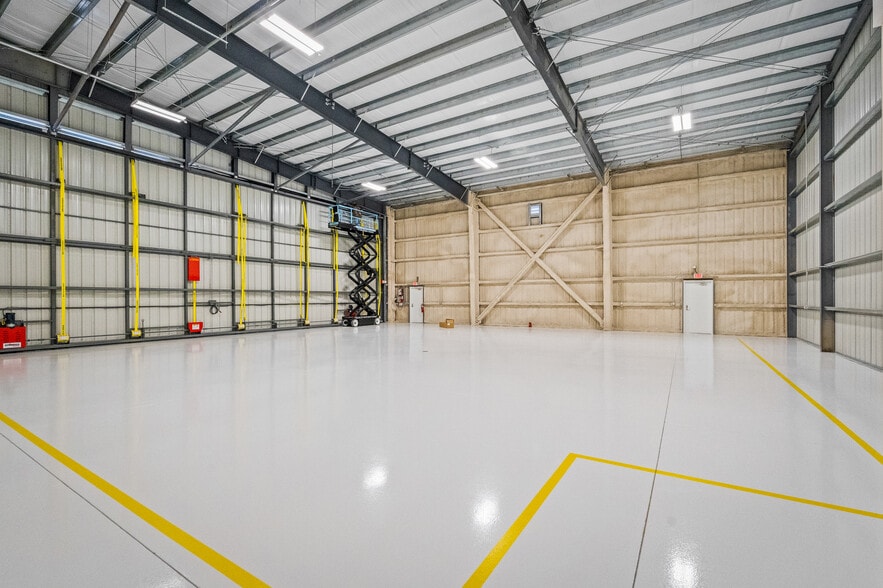 More Photos Of 2590 Airport North Dr, Vero Beach Warehouse For Sale