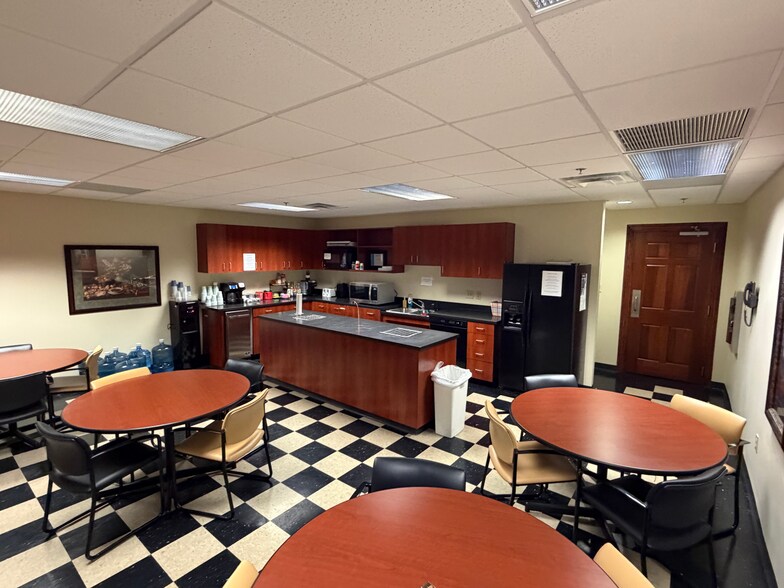 More Photos Of 4757 Oneal Ln, Baton Rouge Office For Sale