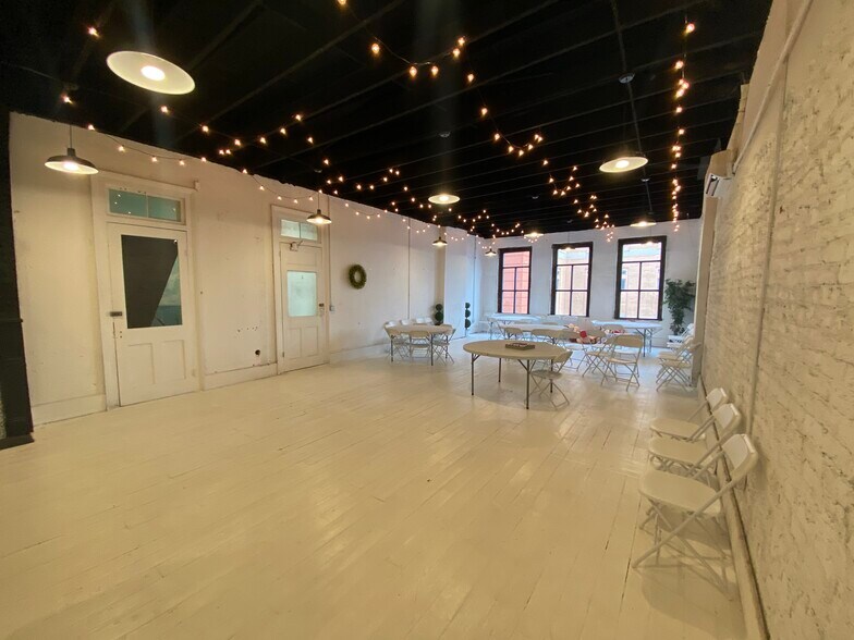 More Photos Of 122 W Whitner St, Anderson Restaurant For Lease