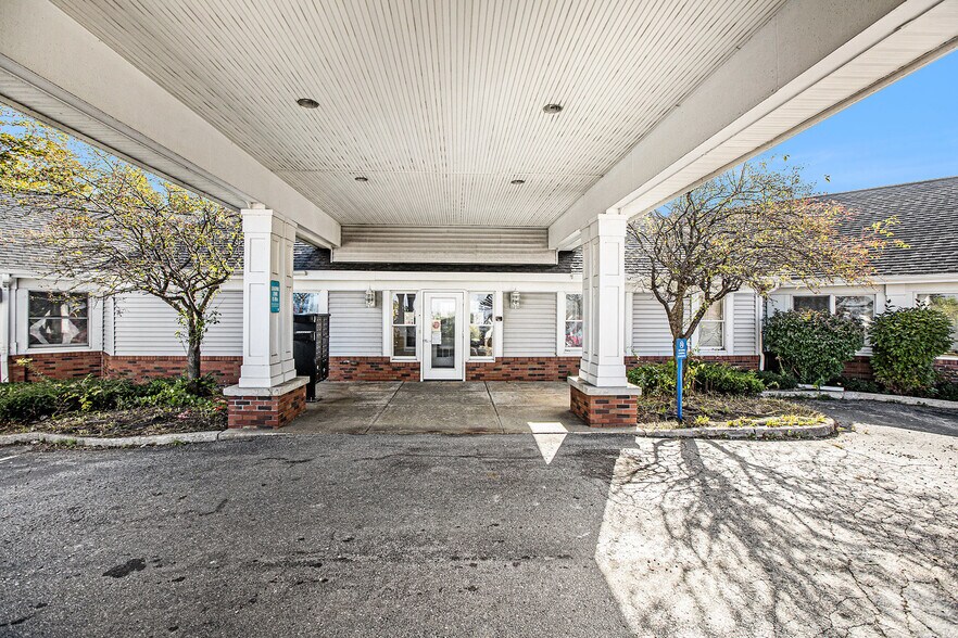 More Photos Of 525 W Mitchell St, Petoskey Office For Sale