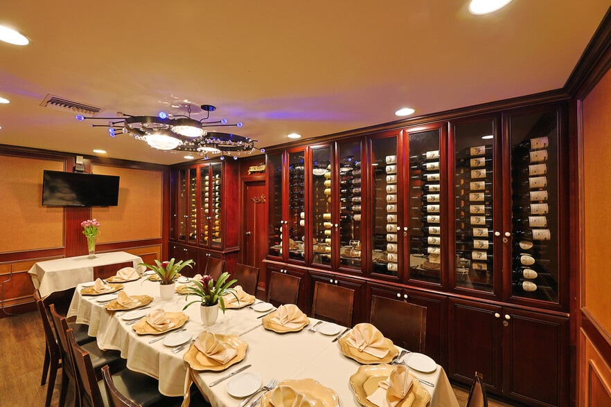 More Photos Of 4557 Sherman Oaks Ave, Sherman Oaks Restaurant For Lease