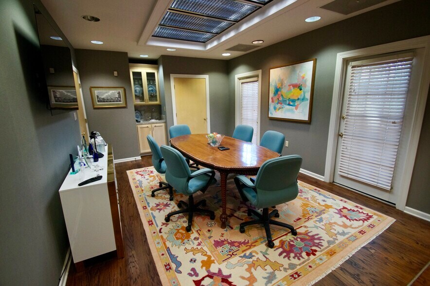 More Photos Of 5898 Ridgewood Rd, Jackson Office For Lease