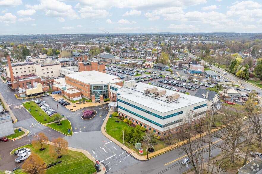 More Photos Of 824 Main St, Phoenixville Medical For Lease