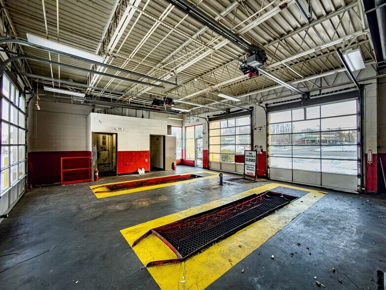 More Photos Of 1704 Us-9, Clifton Park General Retail For Sale