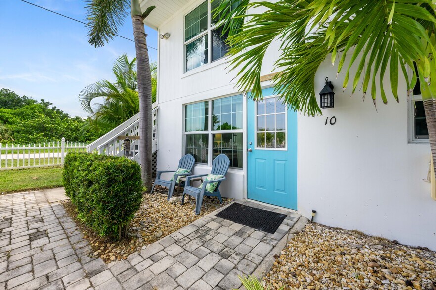 More Photos Of 2502 Tamarind Dr, Hutchinson Island Hotel For Sale
