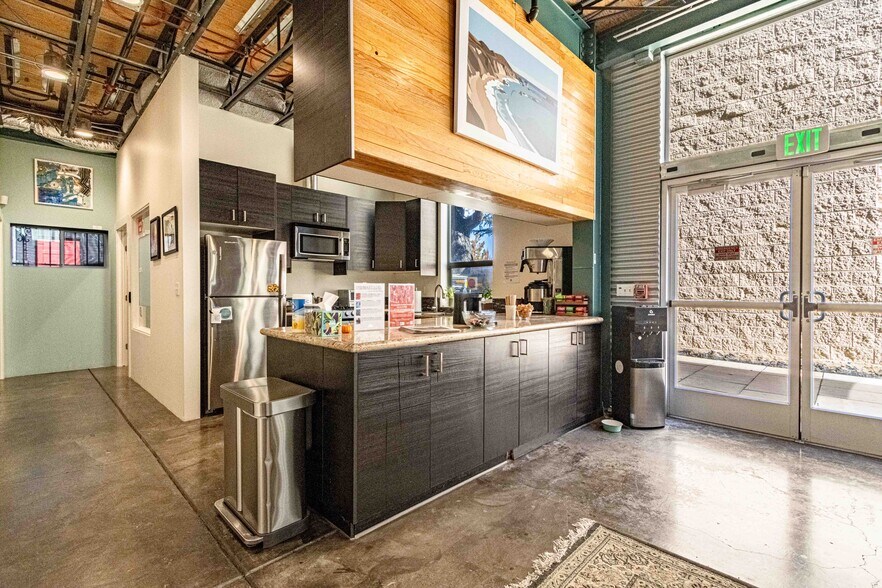 More Photos Of 6940 Burnett St, Sebastopol Office For Sale