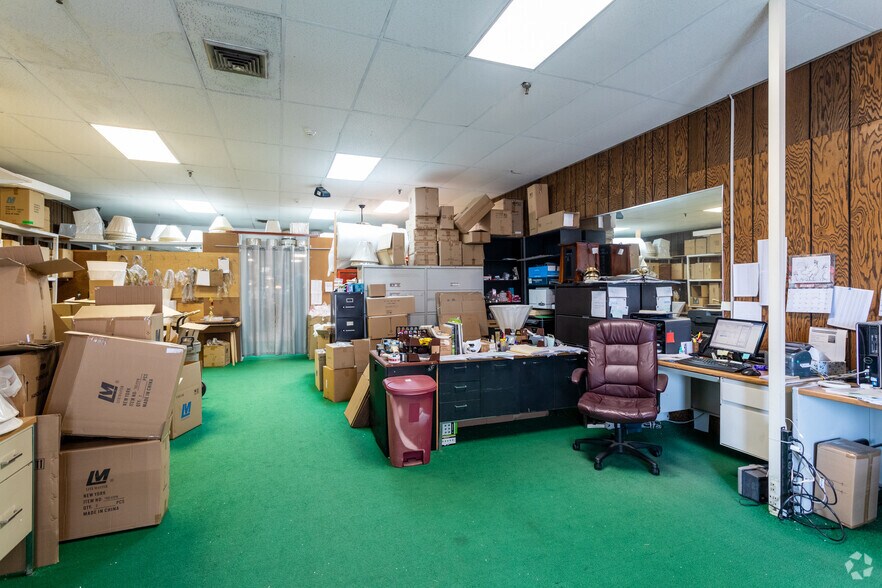 More Photos Of 252 Bethlehem Pike, Colmar Showroom For Lease