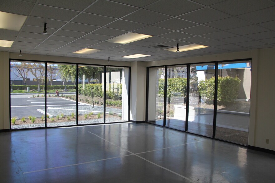 More Photos Of 5 Studebaker, Irvine Research And Development For Lease