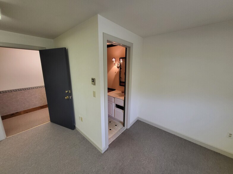 More Photos Of 506 Brookletts Ave, Easton Office For Sale