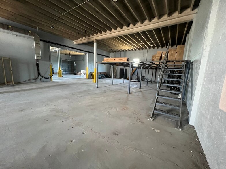 More Photos Of 1031 NW 21st St, Miami Warehouse For Sale