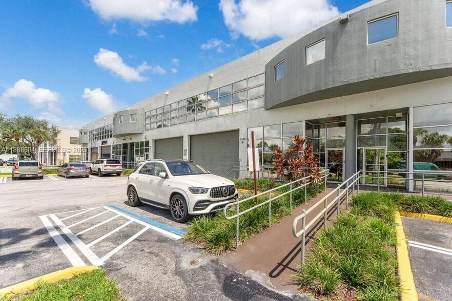 More Photos Of 2201 NW 102nd Pl, Miami Warehouse For Sale