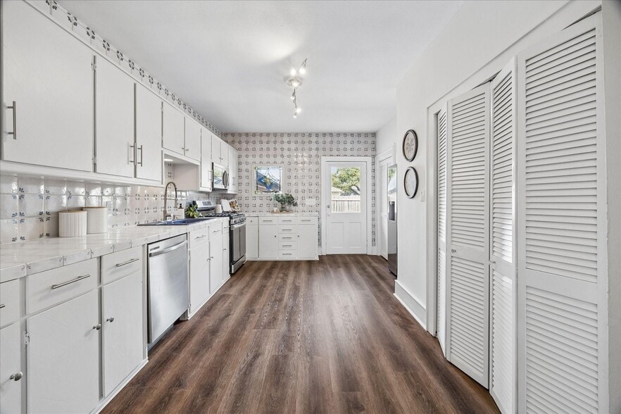 More Photos Of 1812 Kane St, Houston Office Residential For Sale