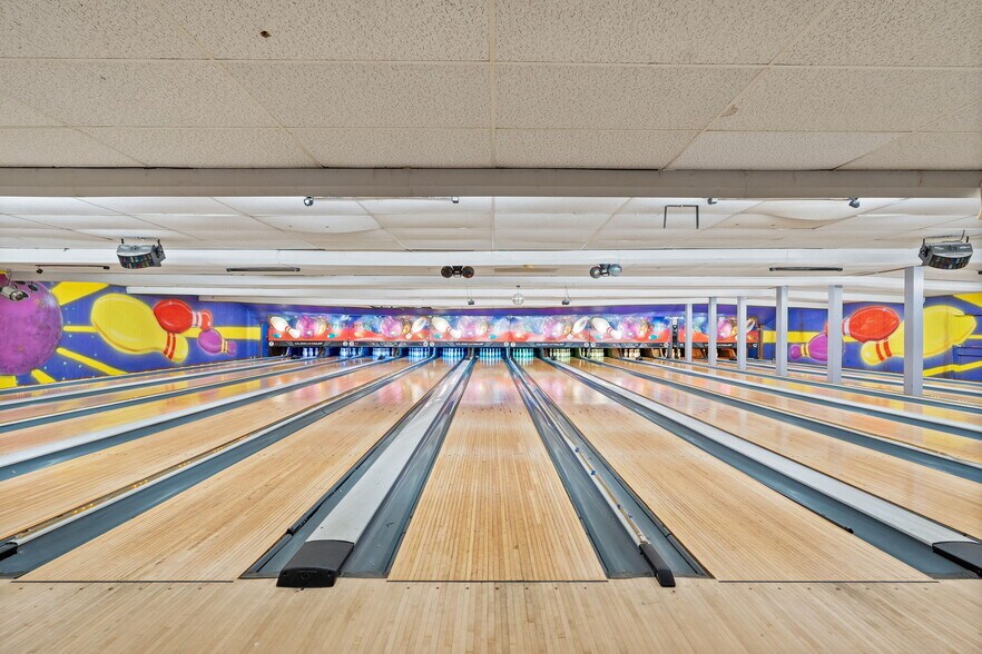 More Photos Of 1616 N Section St, Sullivan Sports And Entertainment For Sale