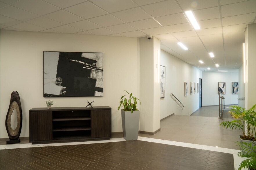 More Photos Of 12000 Westheimer Rd, Houston Office For Lease