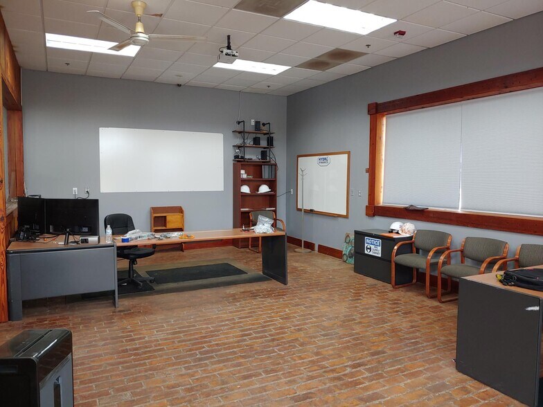 More Photos Of 186 Woodville Rd, Pelzer Distribution For Lease