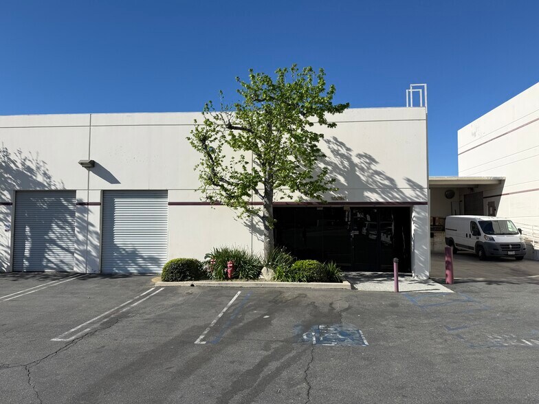 Primary Photo Of 12987-12999 Arroyo St, San Fernando Warehouse For Lease