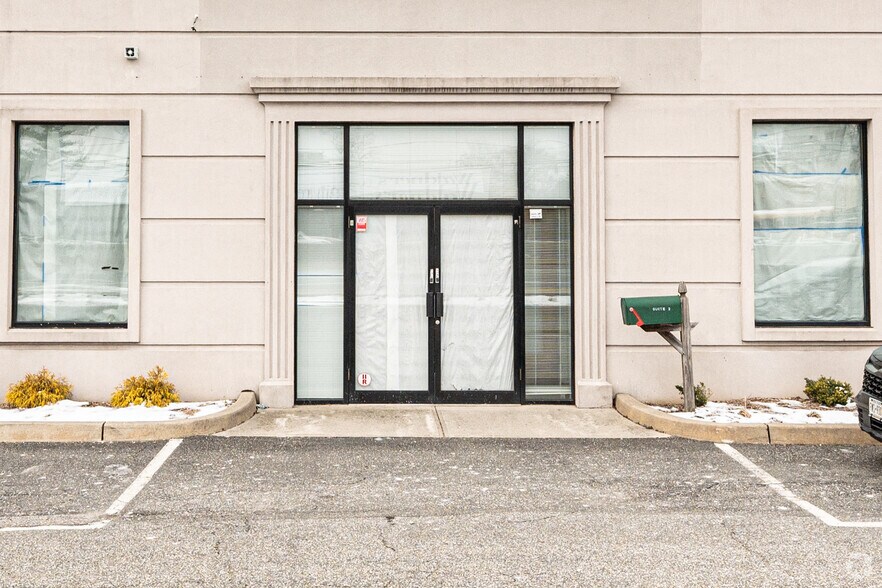 More Photos Of 120-130 Broadhollow Rd, Farmingdale Storefront For Sale