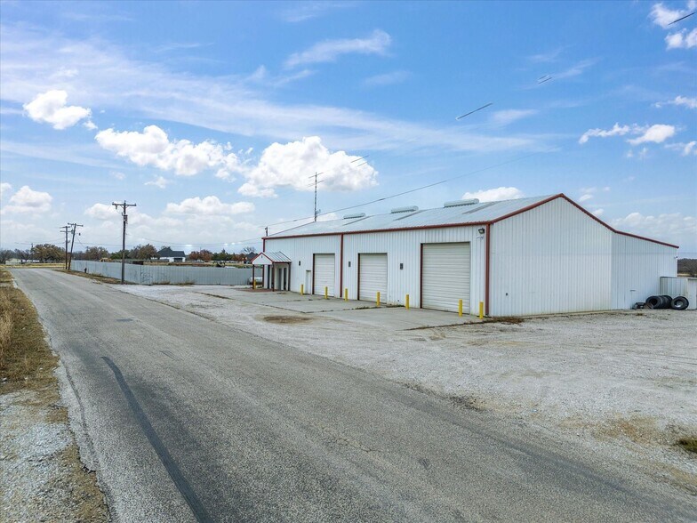 More Photos Of 707 S Wickham St, Alvord Truck Terminal For Lease