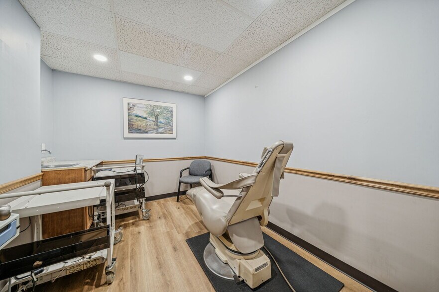 More Photos Of 985 Penn St, Brackenridge Medical For Sale