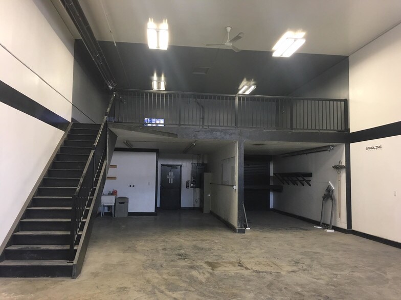 More Photos Of 974 Boulder Blvd, Stony Plain Warehouse For Lease