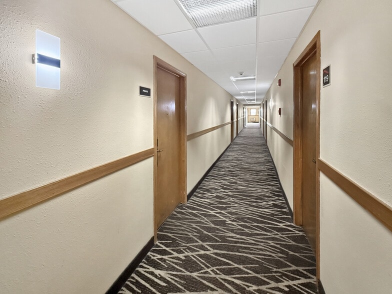 More Photos Of 5020 NE 14th St, Des Moines Hotel For Sale