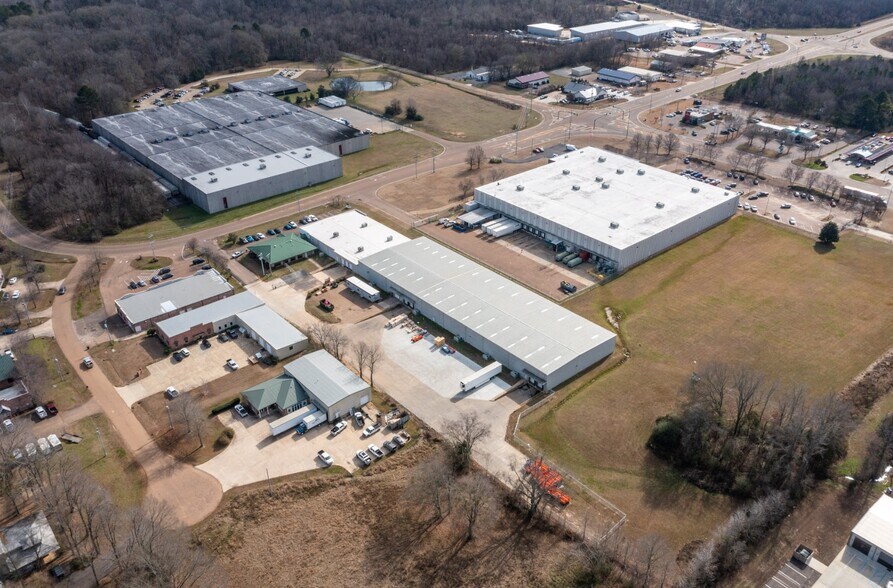 More Photos Of 135 Industrial Dr N, Madison Warehouse For Sale