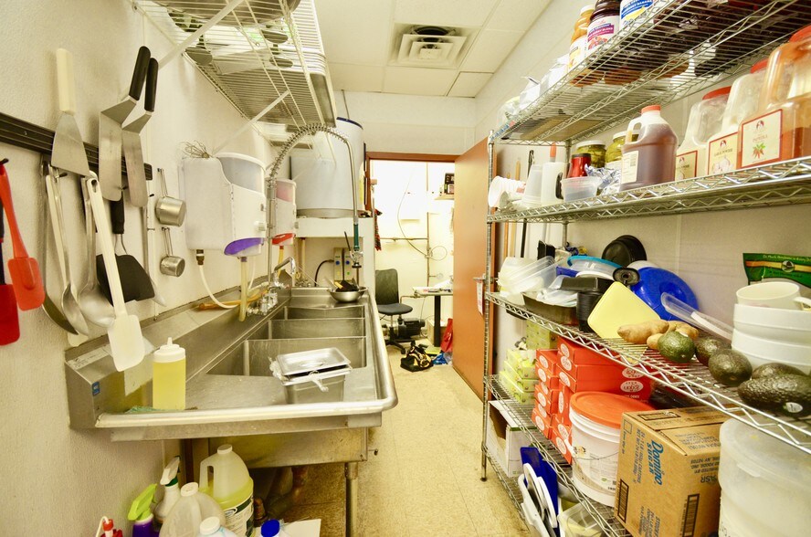 More Photos Of 4500-4520 City Line Ave, Philadelphia Unknown For Lease