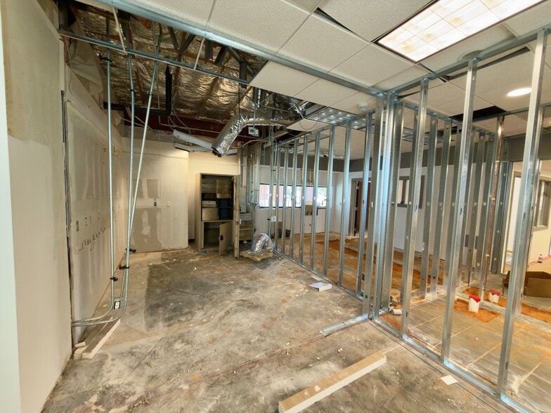 More Photos Of 5061 N 12th Ave, Pensacola Bank For Lease