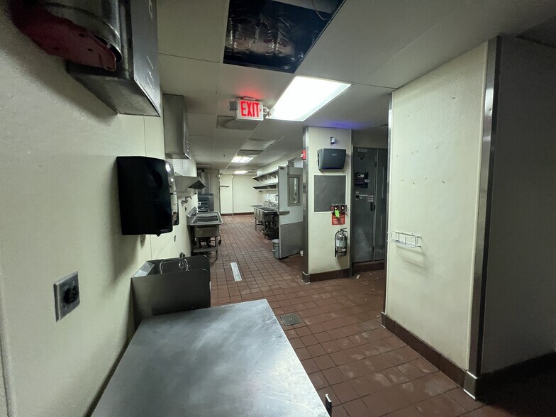 More Photos Of 530 N 47th St, Rogers Restaurant For Lease