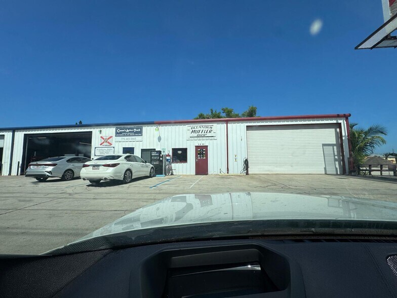 Primary Photo Of 3608 Oleander Ave, Fort Pierce Flex For Sale