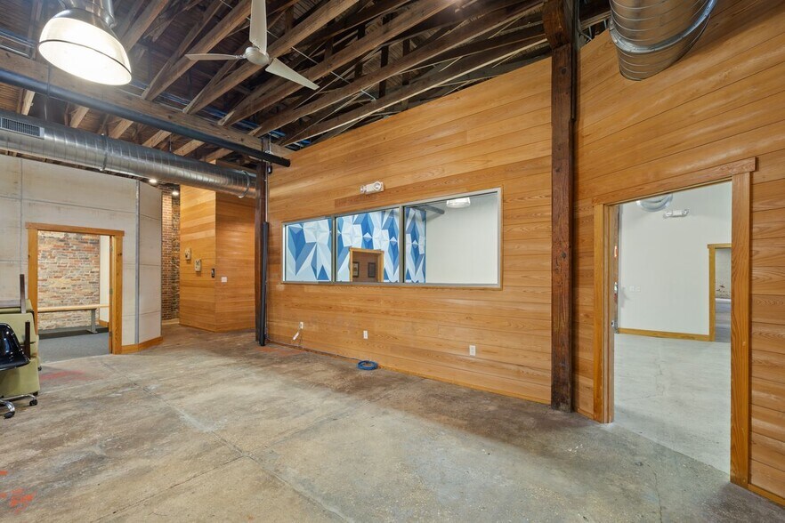 More Photos Of 214 E Garden St, Pensacola Storefront Retail Office For Lease