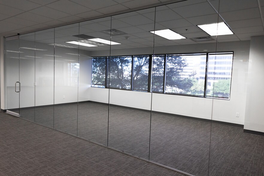 More Photos Of 130 E John Carpenter Fwy, Irving Office For Lease