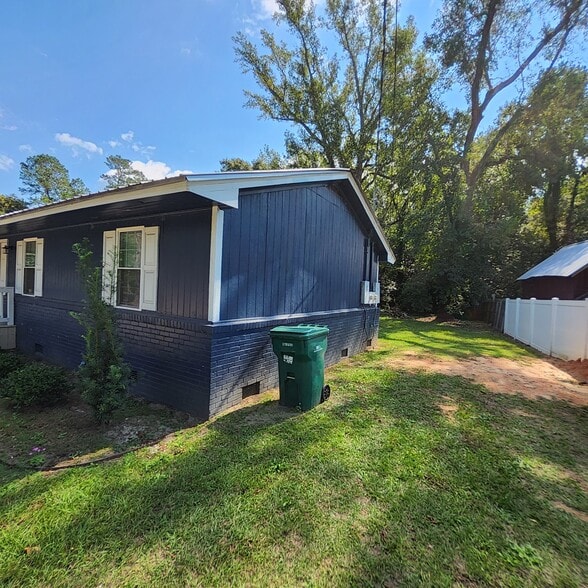More Photos Of 224 E Clark St, Pinewood Apartments For Sale
