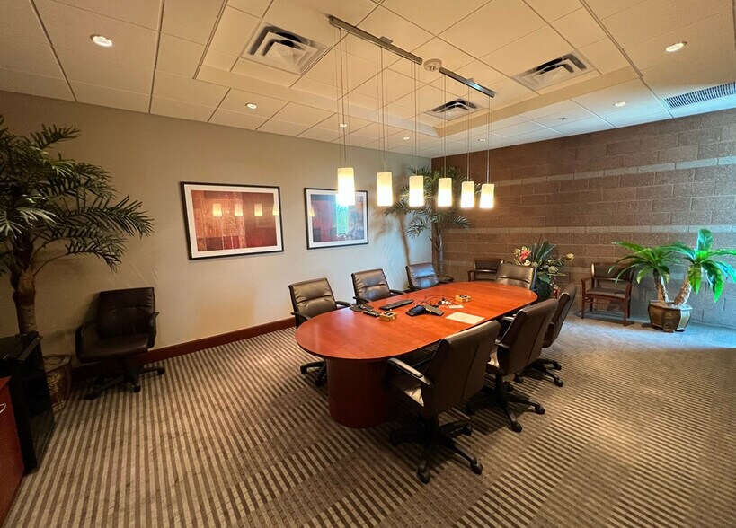 More Photos Of 5656 W Talavi Blvd, Glendale Office For Sale